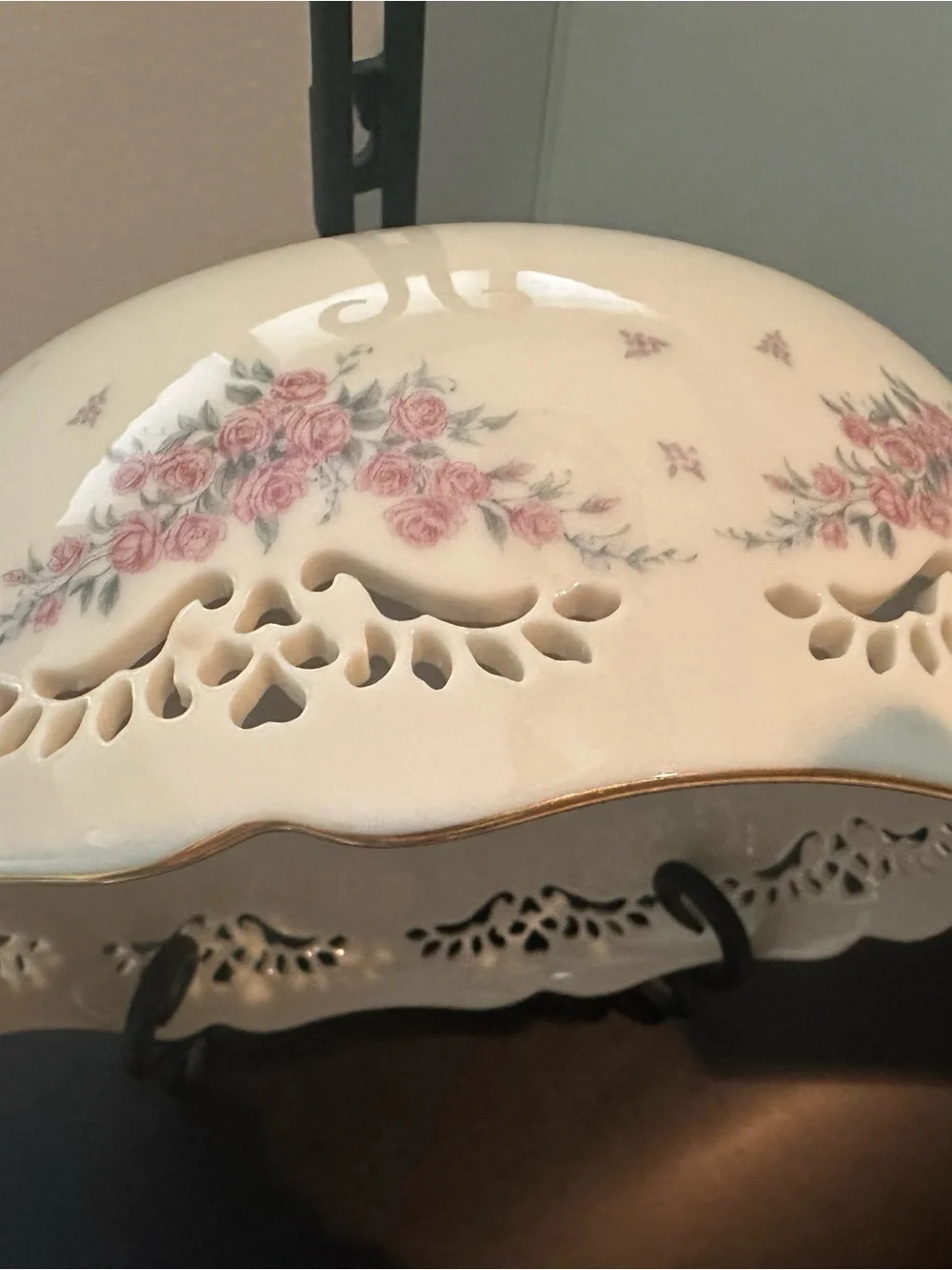 Lenox Fruit/vegetable Bowl Petite Rose with 24 Carat Gold Rim 8 inches across
